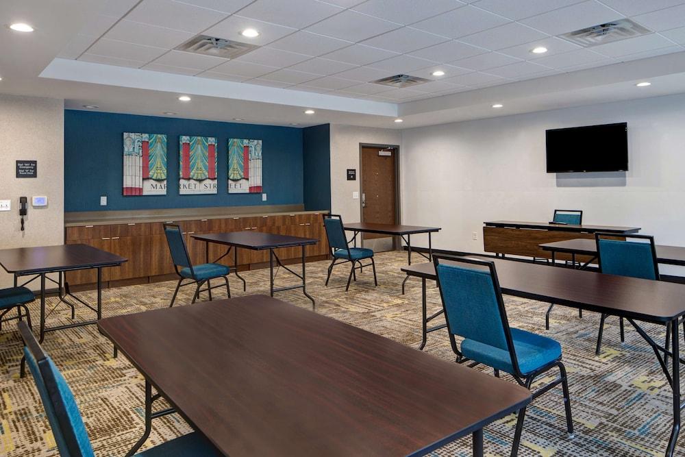 Hampton Inn & Suites Deptford photo 21