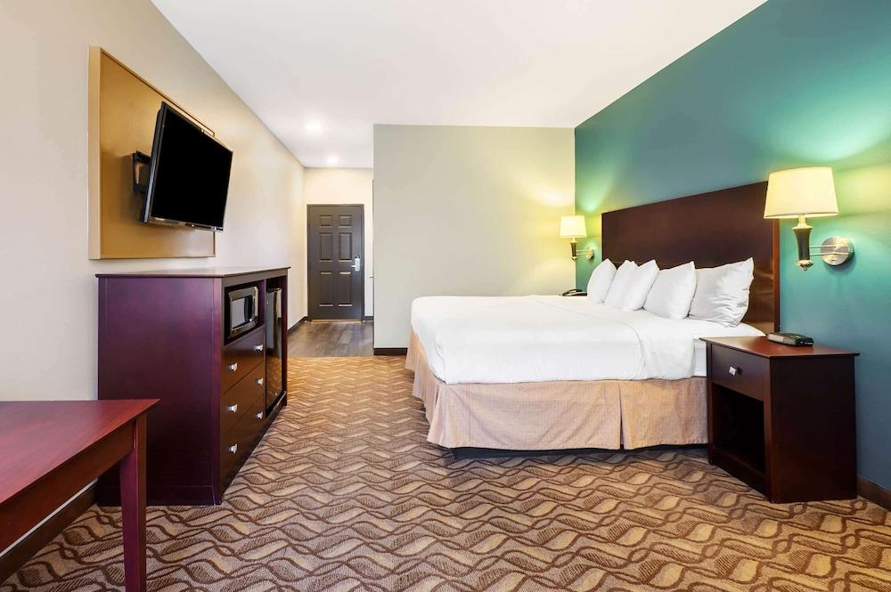 La Quinta Inn & Suites by Wyndham Longview North photo 11