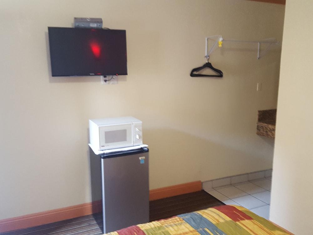 Travel Inn Motel photo 12