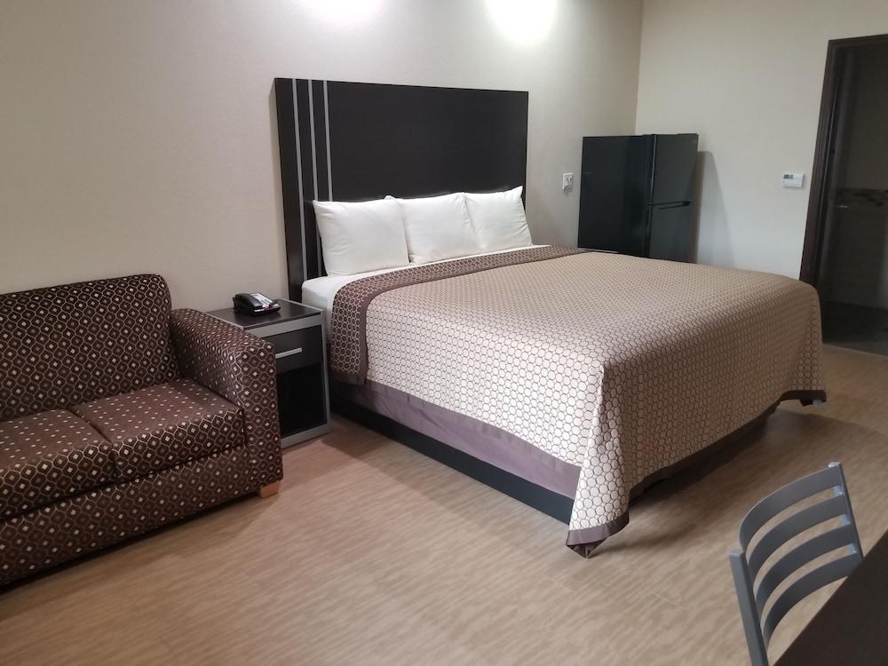 Scottish Inns & Suites photo 13