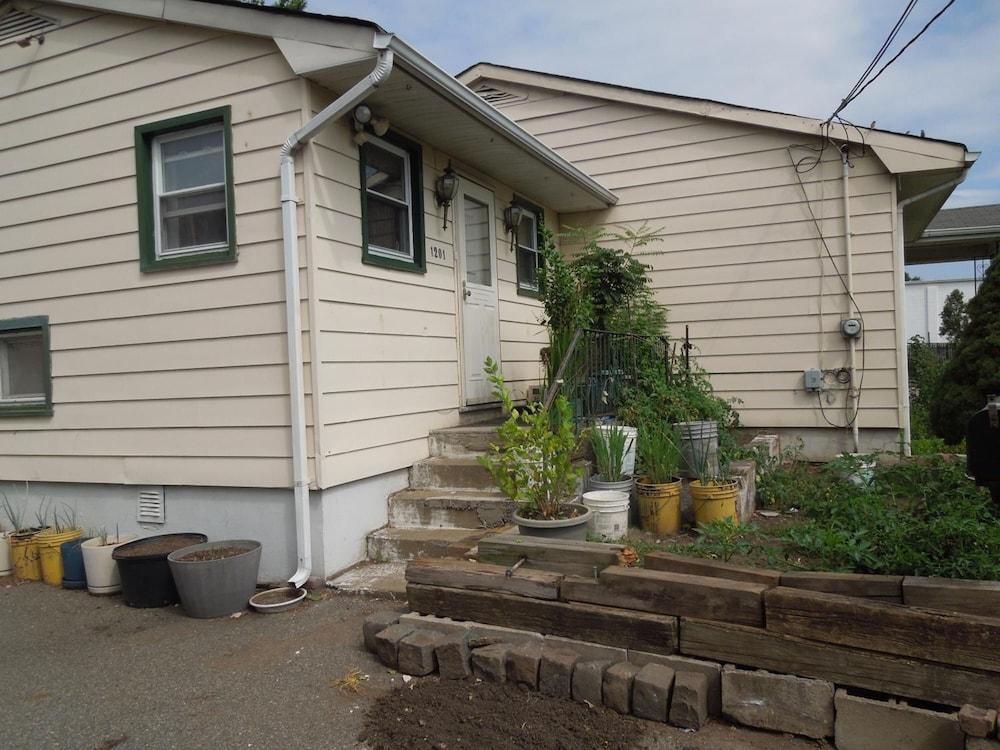 Lee's Motel photo 24