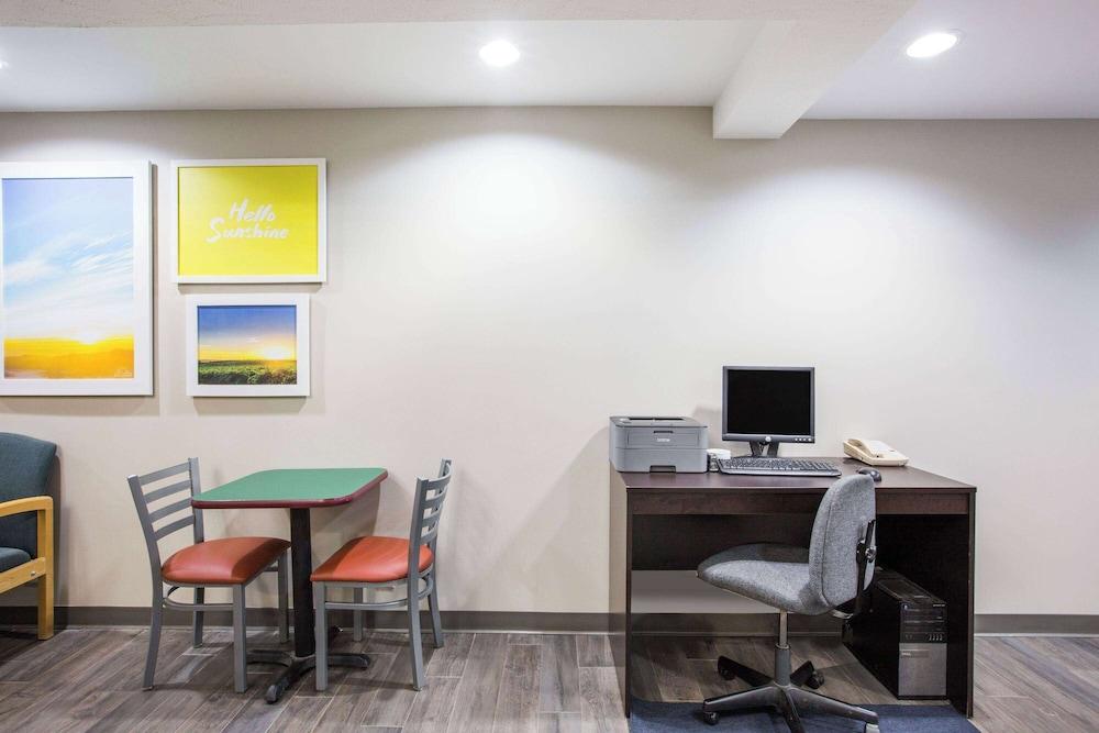 Days Inn by Wyndham Hays photo 58