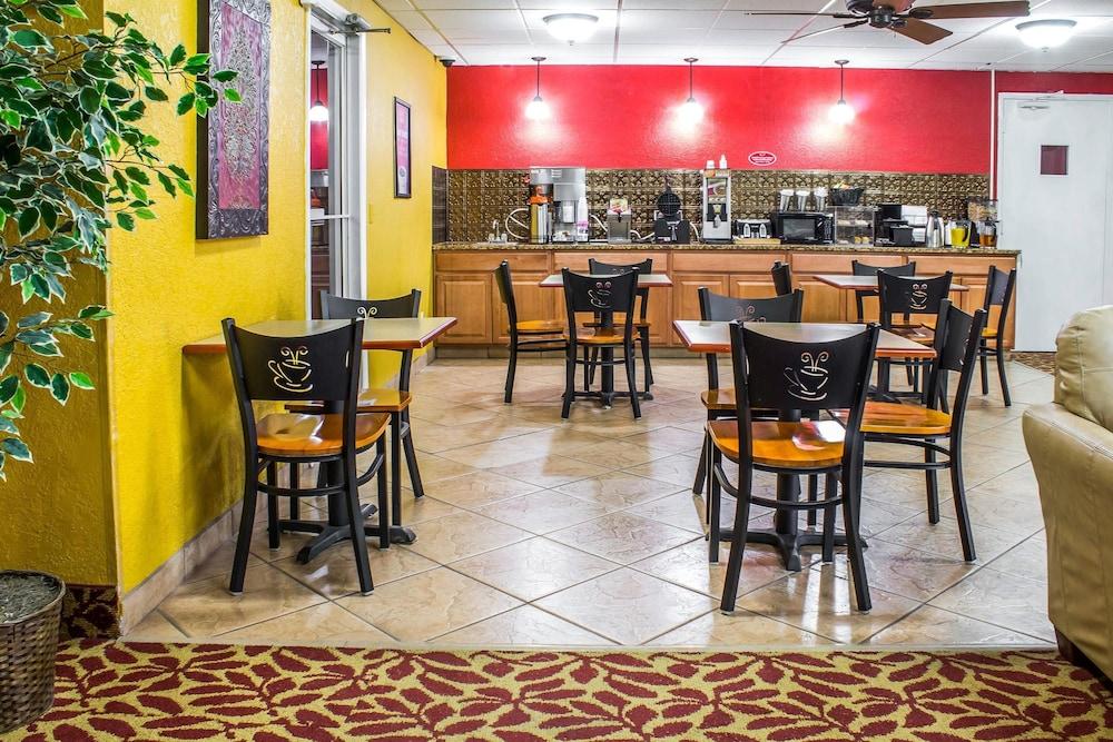 Econo Lodge Inn & Suites Walnut photo 31