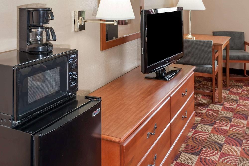 Super 8 by Wyndham Shipshewana photo 5