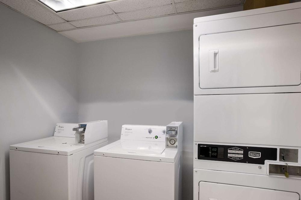 Suburban Studios Hinesville - Fort Stewart Area photo 4