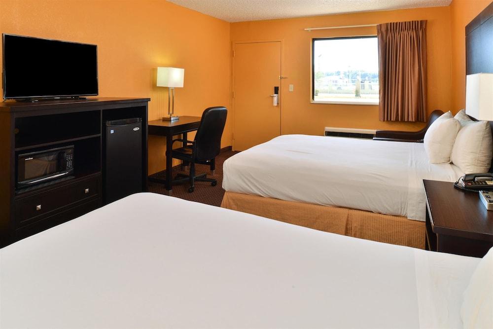 Days Inn & Suites by Wyndham Byram photo 11