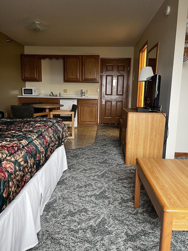 Budget Host Inn & Suites photo 17