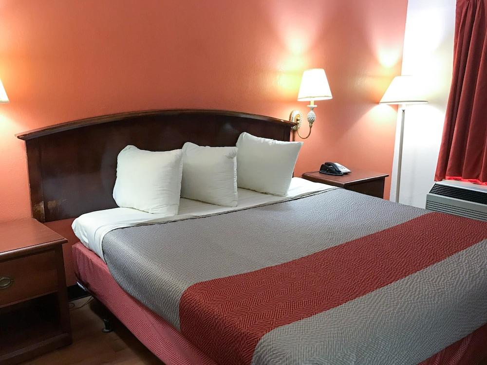 Econo Lodge photo 43