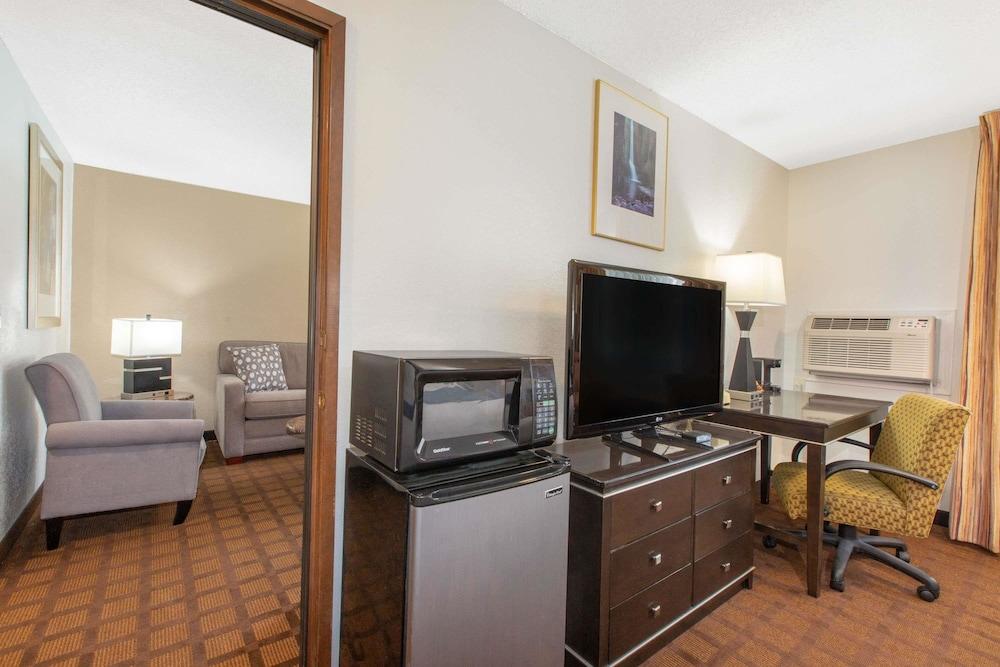 Umpqua Valley Hotel photo 6