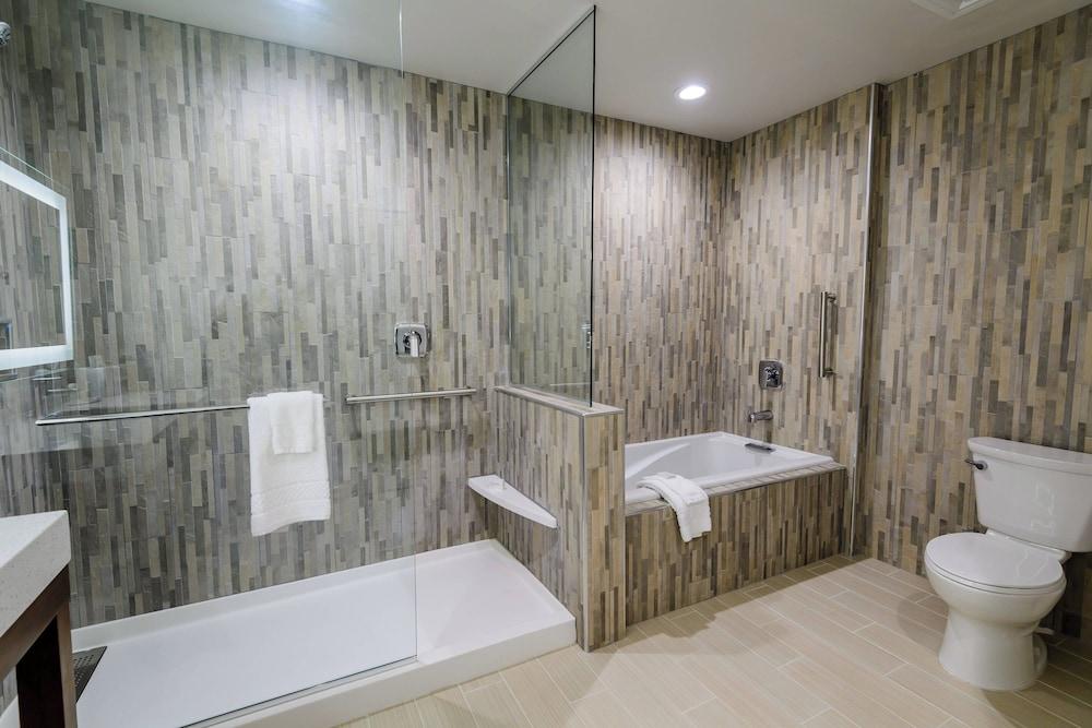 Courtyard by Marriott Lake Jackson photo 22