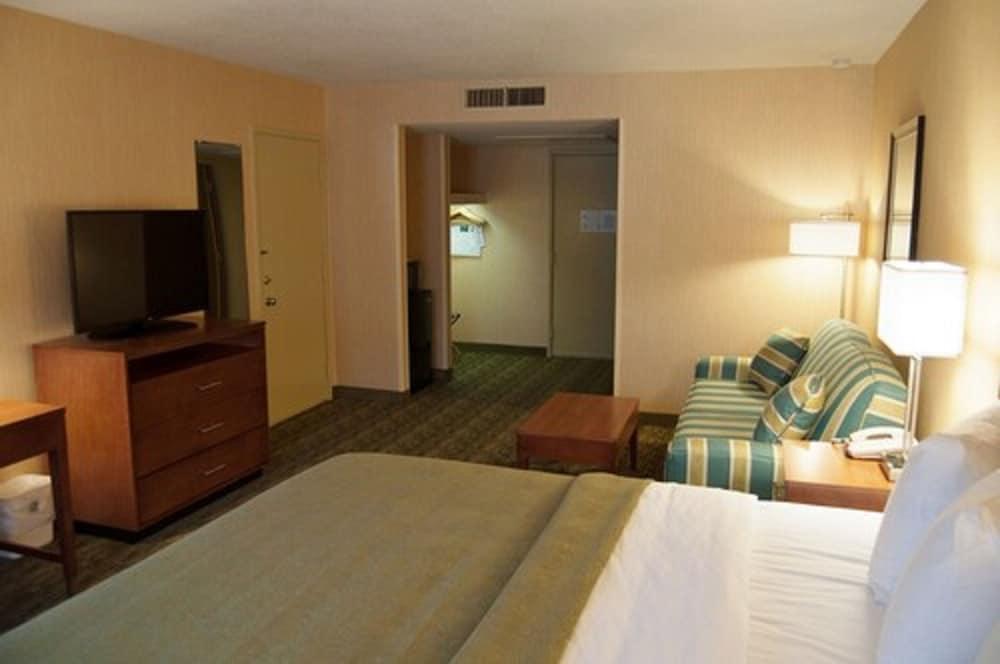 Quality Inn Bedford photo 33
