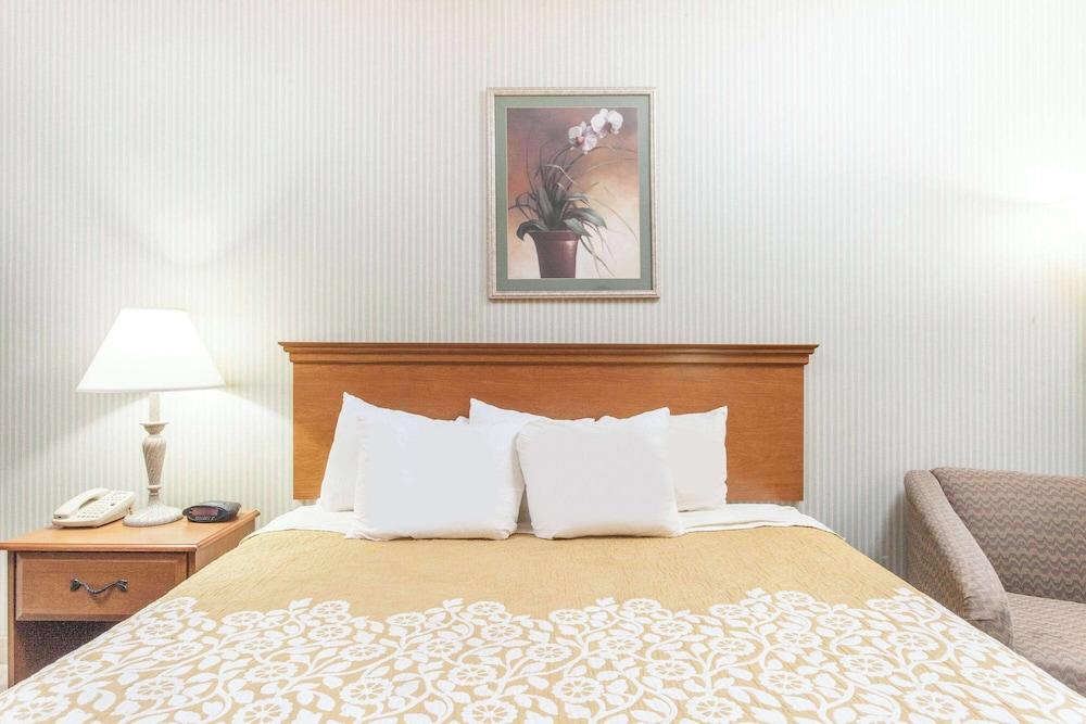 Days Inn & Suites by Wyndham Seaford photo 14