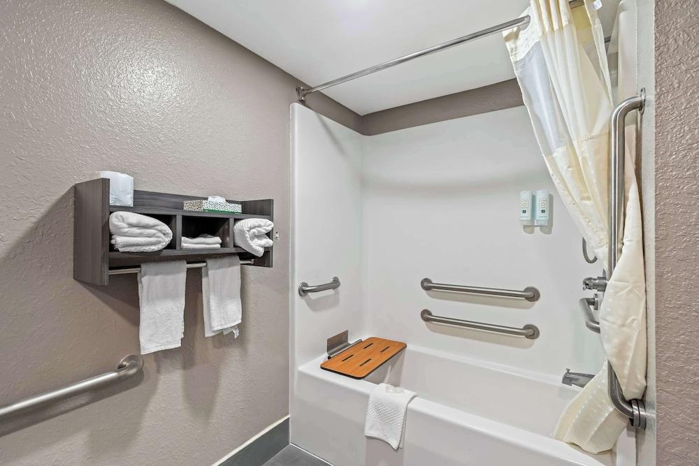 Quality Inn & Suites Biloxi - Ocean Springs photo 24
