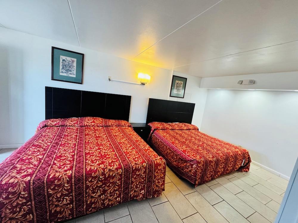 Skyview Manor Motel photo 12
