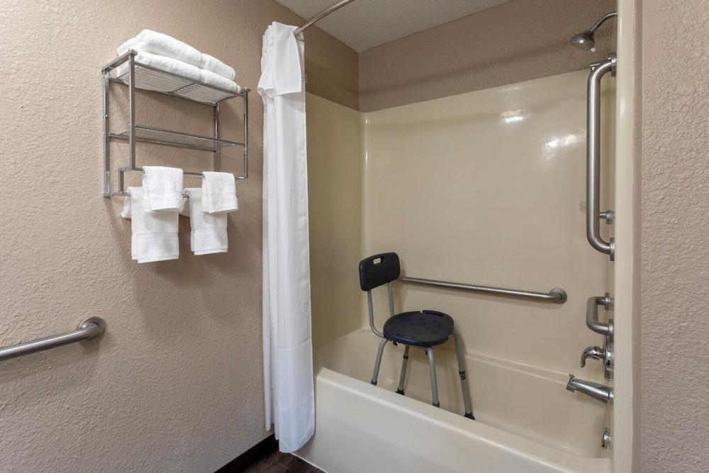 GrandStay Hotel & Suites - Waunakee photo 4