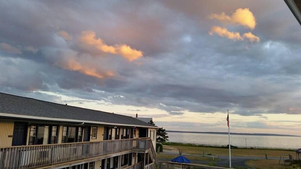 Mariner's Point Resort photo 45