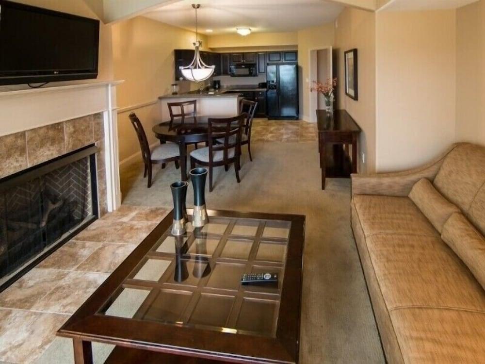 Lodge Of Four Seasons Golf Resort, Marina & Spa photo 16