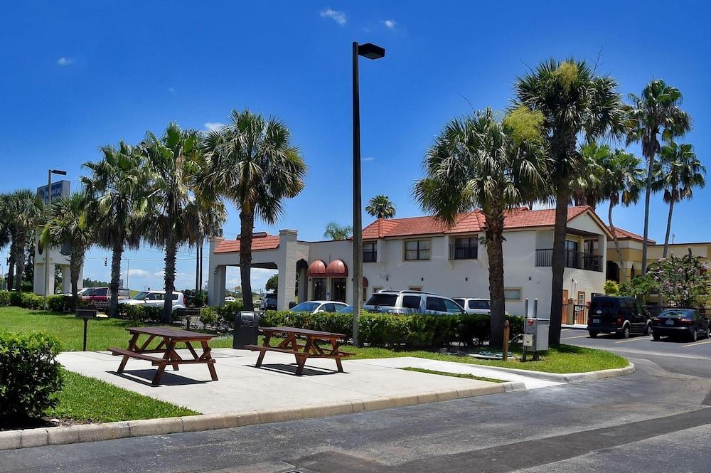 Baymont by Wyndham Orlando East photo 1