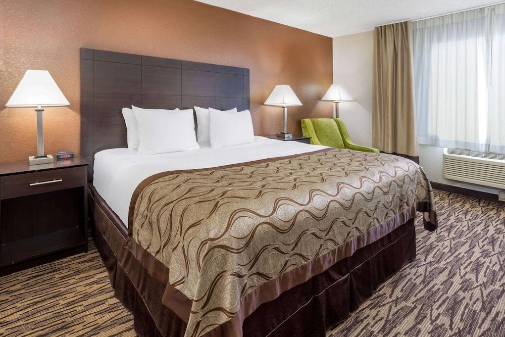 Baymont by Wyndham Beloit photo 14