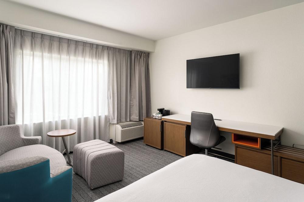 Courtyard by Marriott Brunswick photo 28
