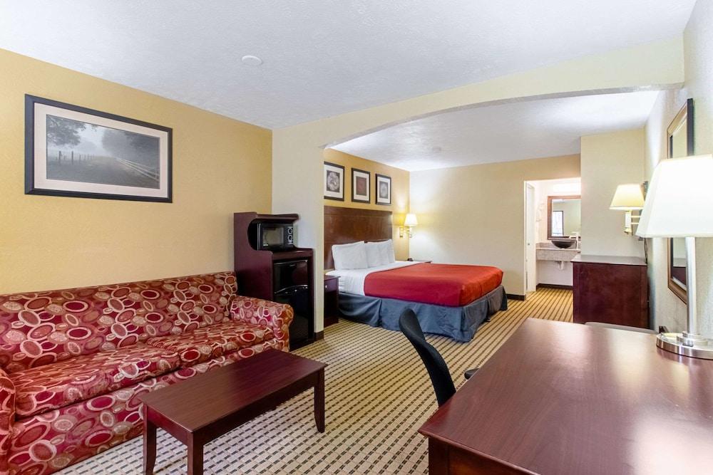 Quality Inn & Suites Dickson photo 3