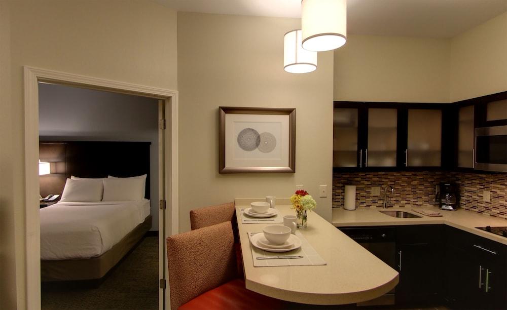 Staybridge Suites Ann Arbor- Univ of Michigan by IHG photo 2
