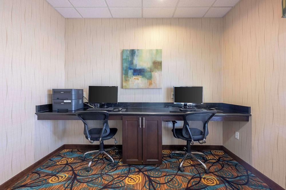 Best Western Plus Midland Suites photo 14