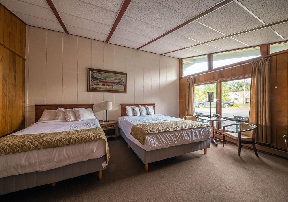 Park Motel and Cabins photo 25