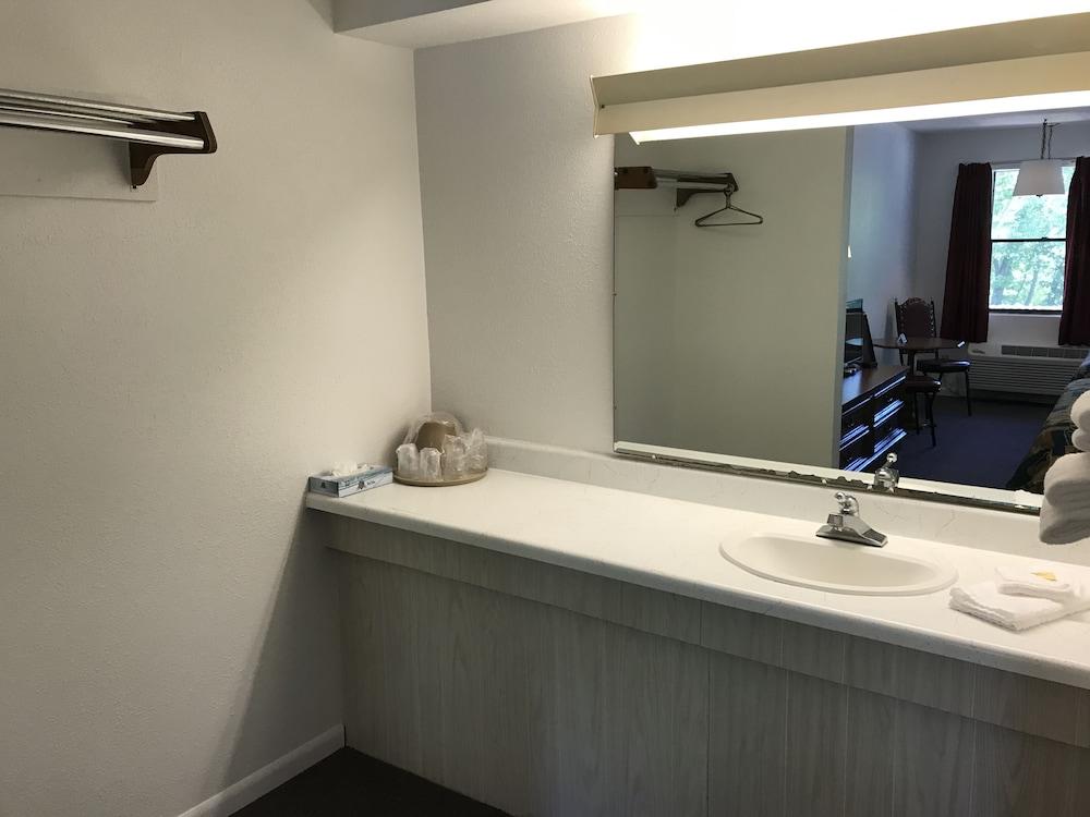 Scottish Inns Osage Beach photo 63