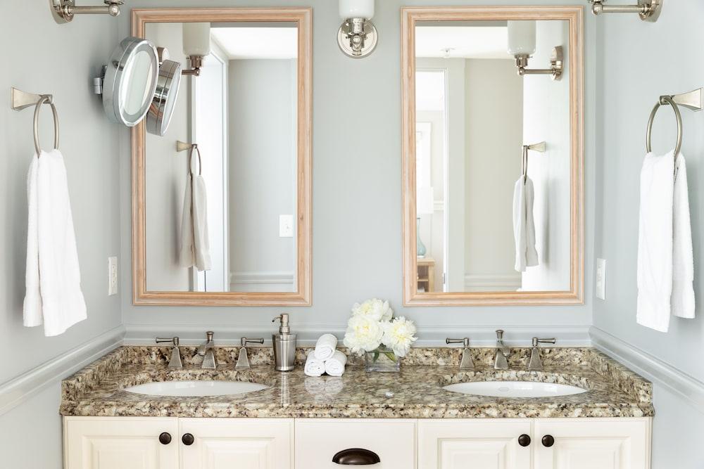 Vineyard Square Hotel & Suites photo 19