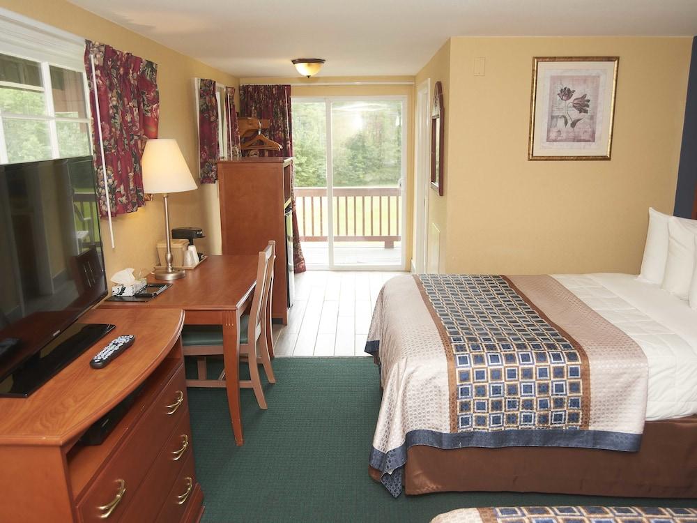 Swiss Chalets Village Inn photo 17