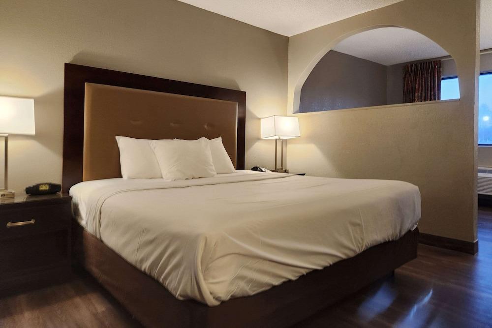 Econo Lodge Inn & Suites Warsaw photo 6