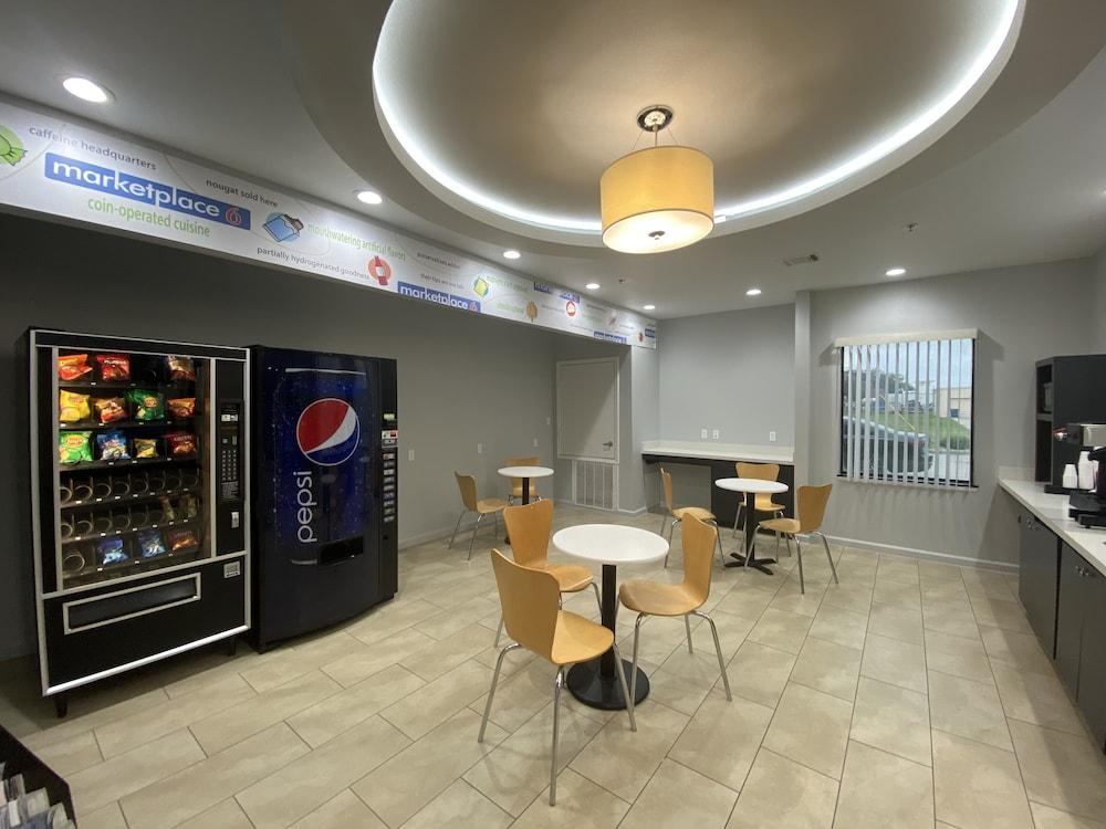 Studio 6 Suites Texas City, Tx – I-45 South photo 33