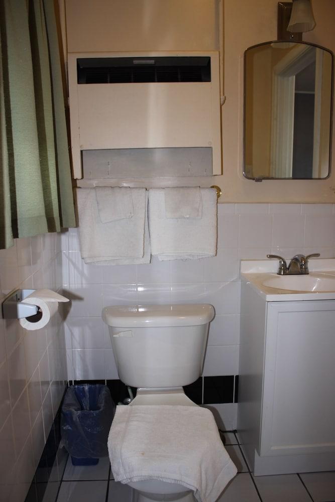 Kenwood Motel photo 15
