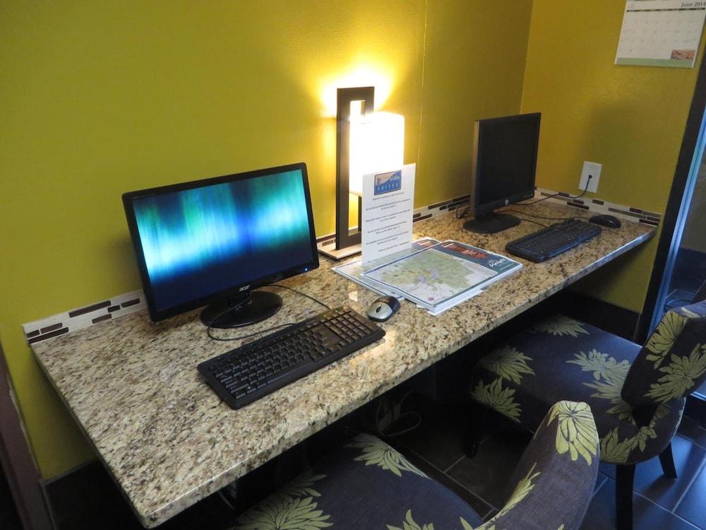Riverside Suites photo 37