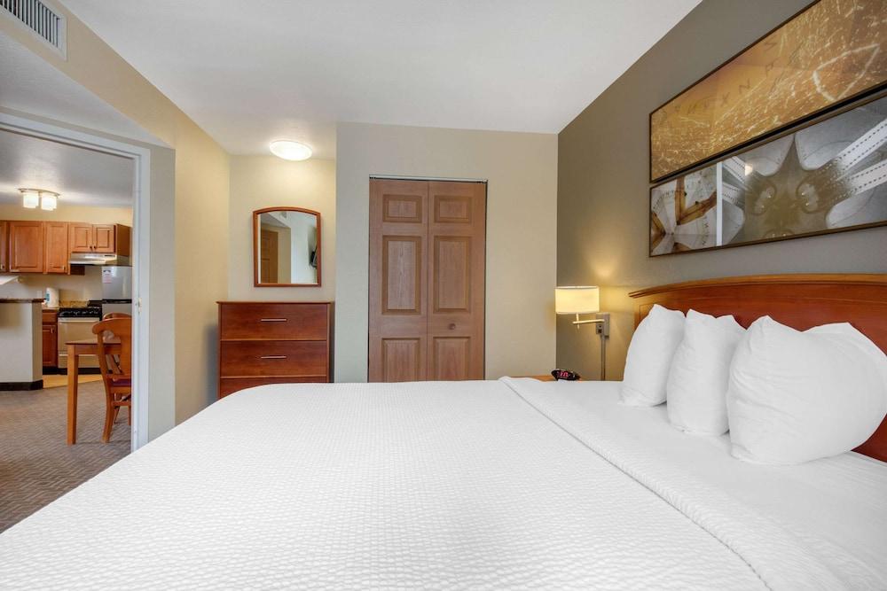 Suburban Studios Birmingham Homewood I-65 photo 17
