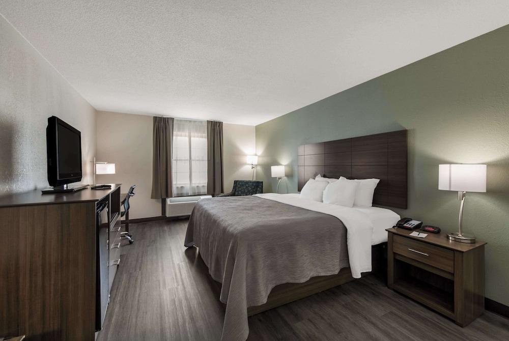 Quality Inn Saint Louis Airport photo 11