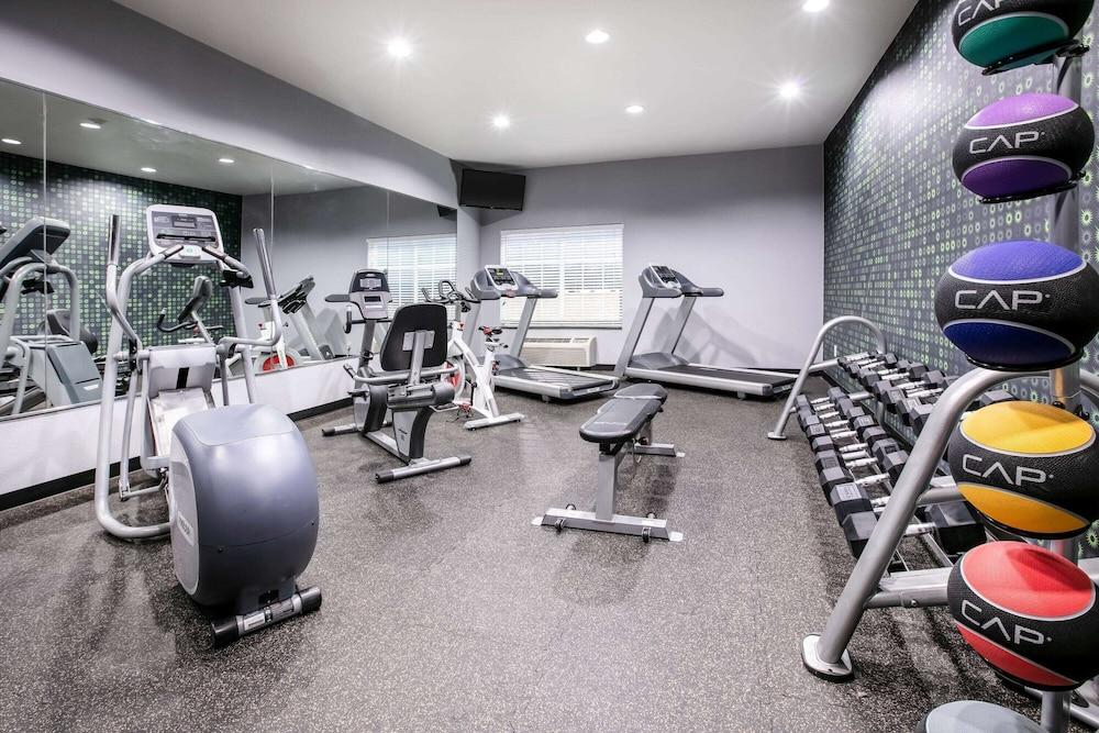 La Quinta Inn & Suites by Wyndham DFW Airport West - Euless photo 31