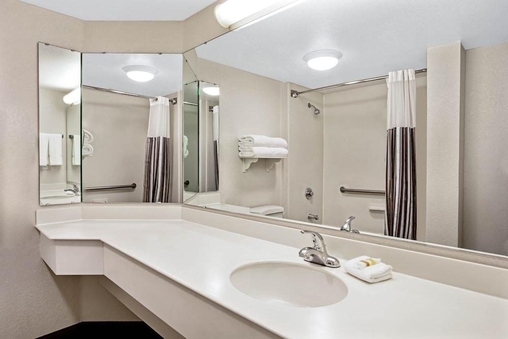La Quinta Inn & Suites by Wyndham Jacksonville Mandarin photo 19