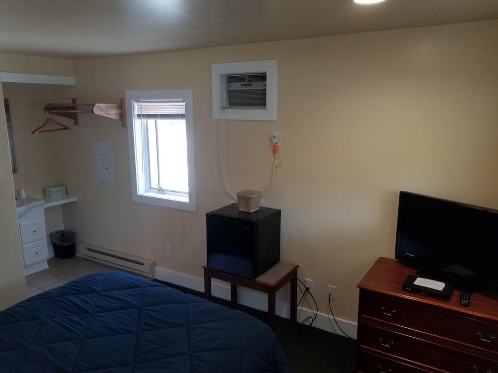 Captain's Quarters Motel photo 14