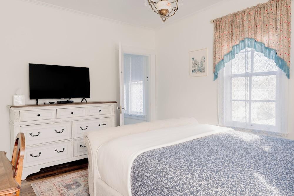 Armistead House photo 12