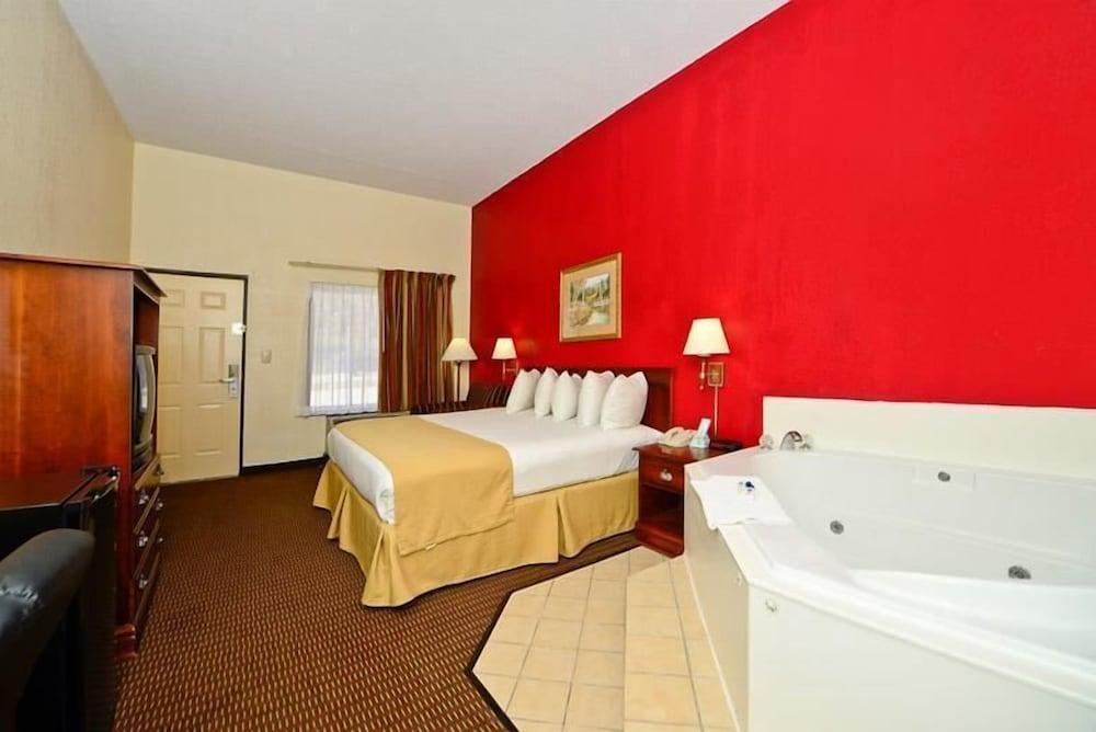 Manchester Heritage Inn And Suites photo 13