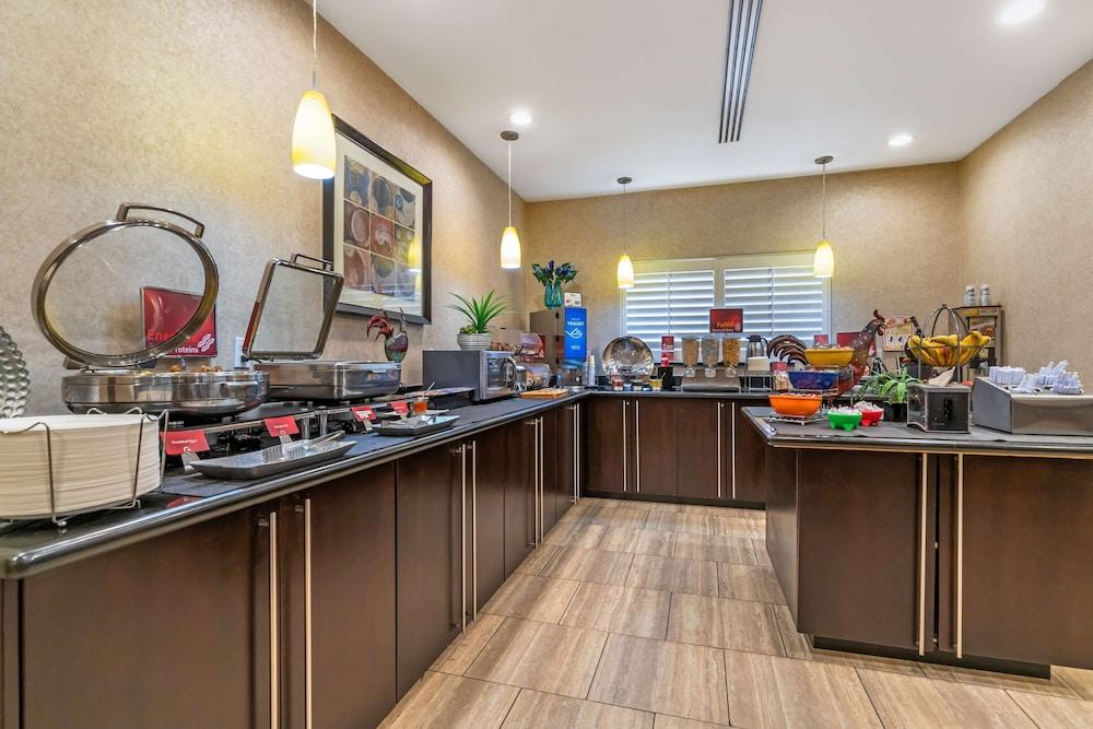 Best Western Plus Lytle Inn & Suites photo 17