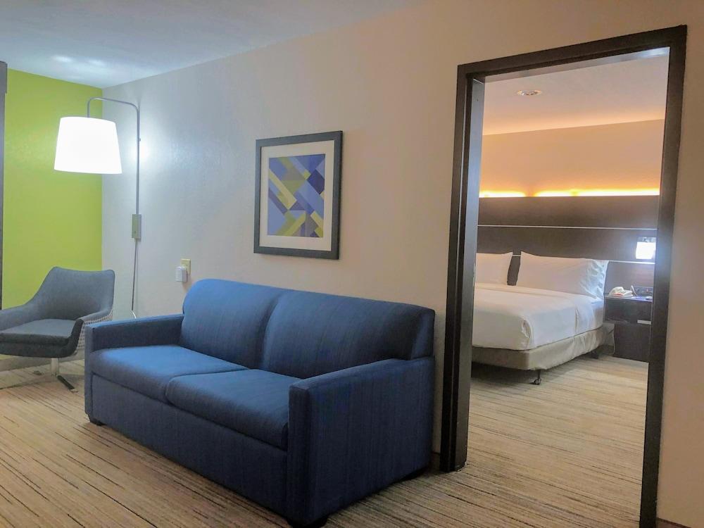 Holiday Inn Express & Suites Hearne by IHG photo 27