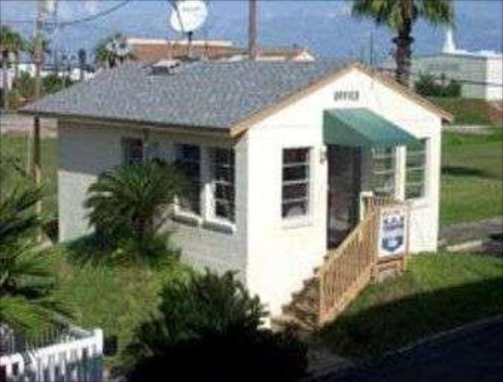 Knights Inn Corpus Christi at North Beach photo 14