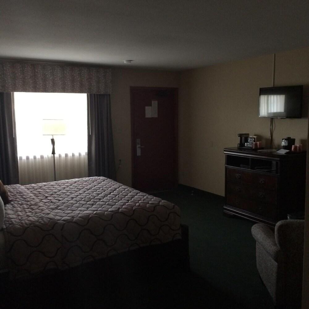 Pacer Inn And Suites Delaware photo 21