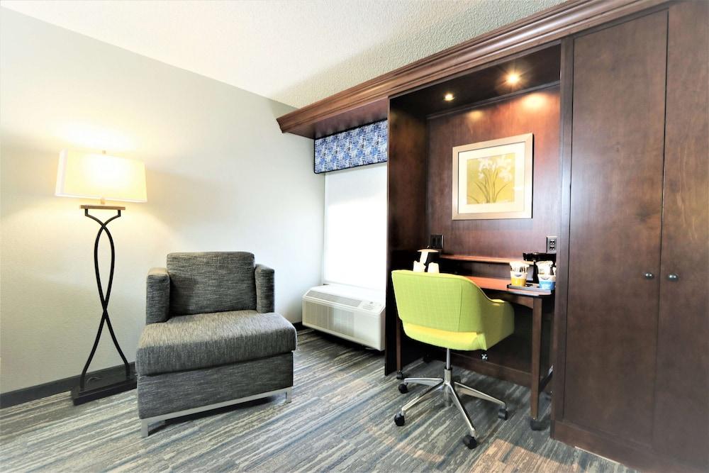 Hampton Inn Atlanta NW Cumberland photo 12