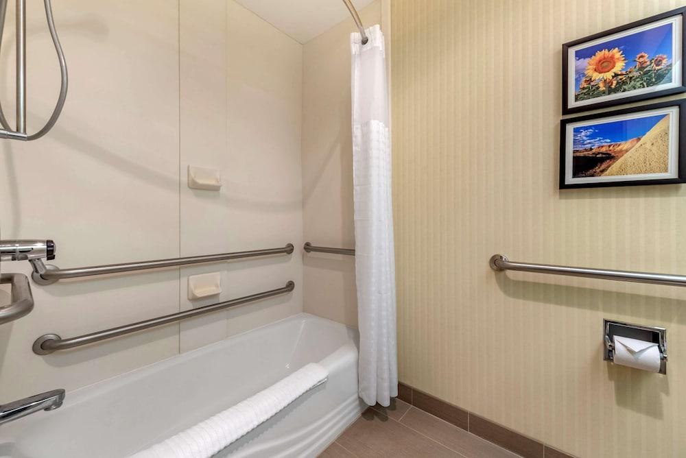 Comfort Inn & Suites Warsaw near US-30 photo 33