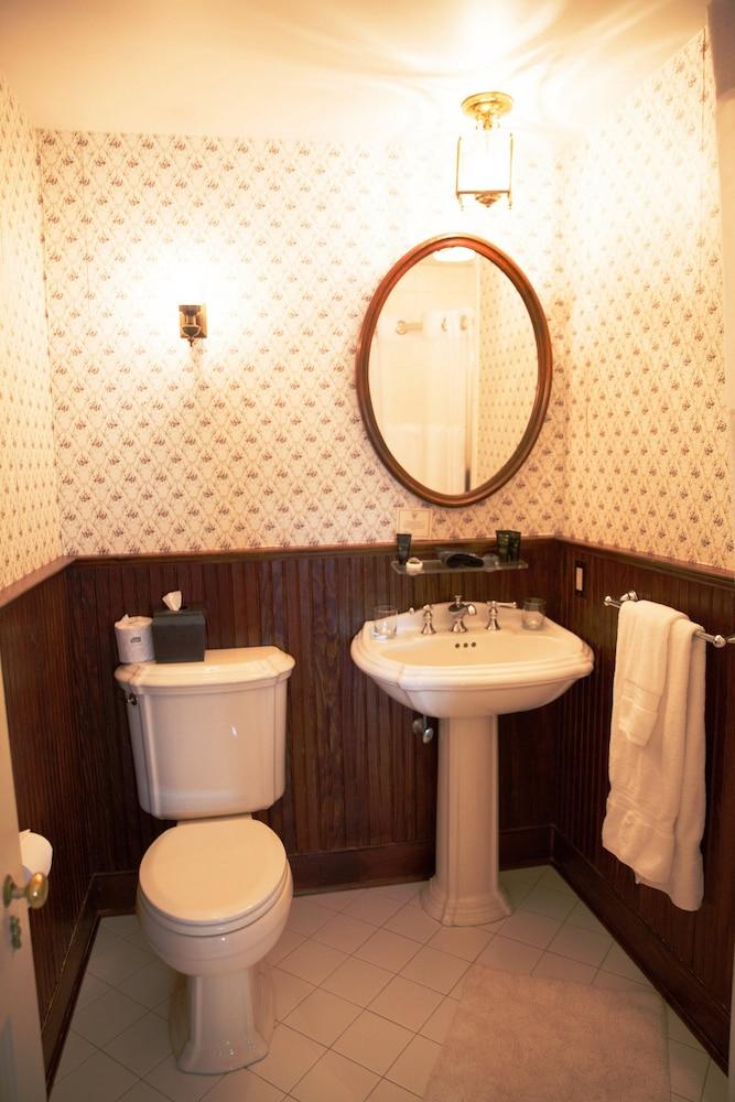 Bee and Thistle Inn photo 19