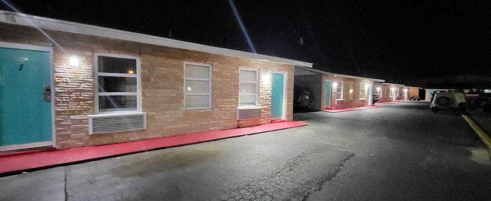 Gulfway Motel By OYO Near Airport I 37 photo 23